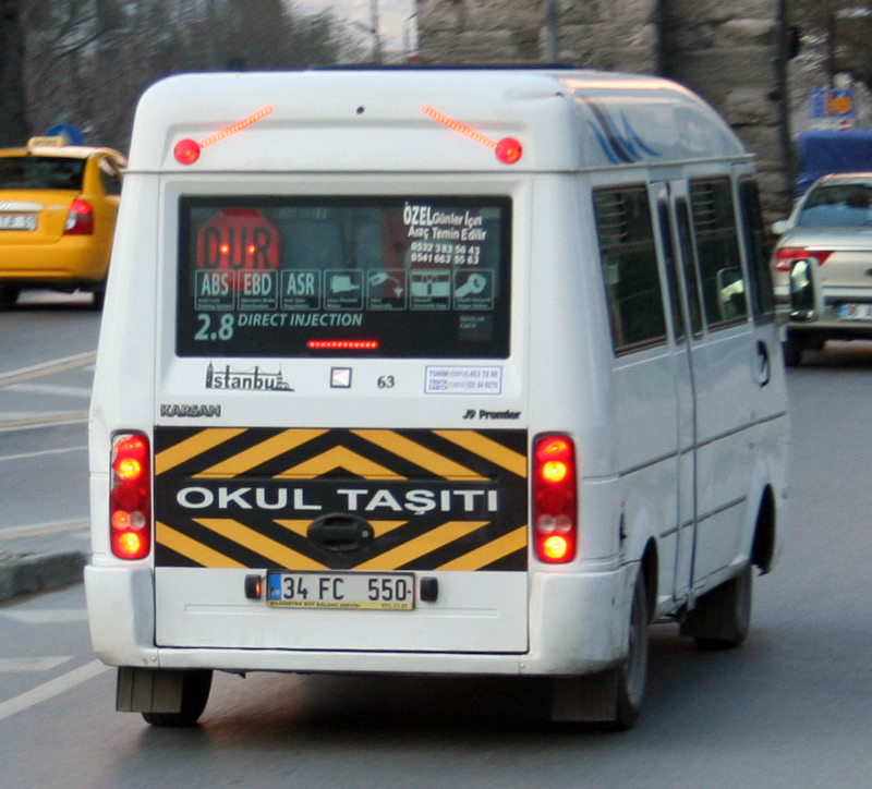Karsan (Peugeot) J9 Premier'in arkadan görünümü, İstanbul trafiğinde