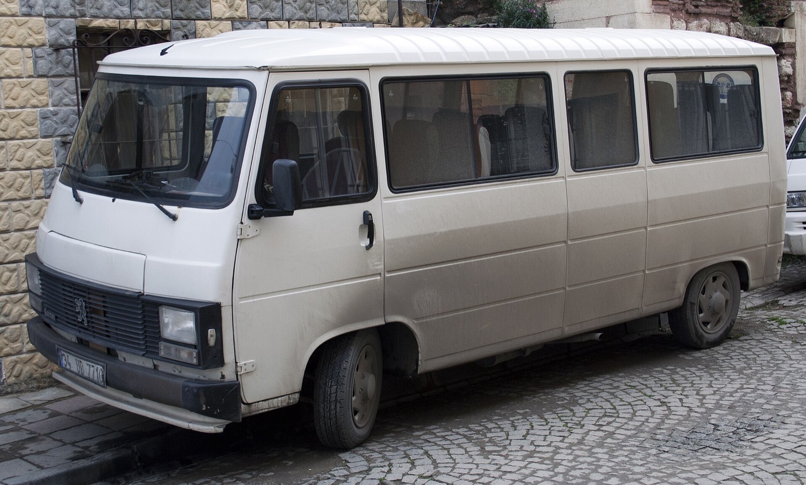 Peugeot J9: Fransız Kamyonetten Türk Dolmuşuna