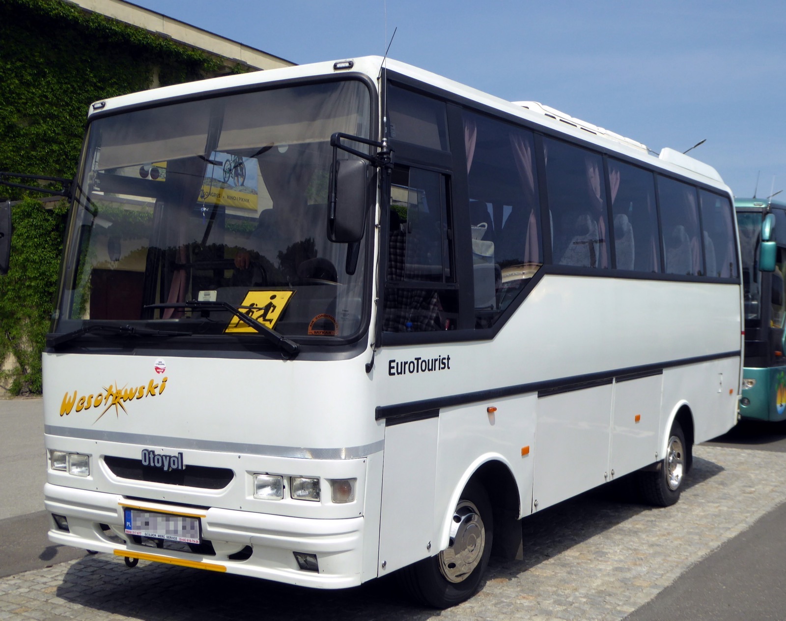 Otoyol markalı EuroTourist model bir yolcu otobüsü
